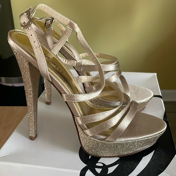 NWT Nine West gold shimmer heels - Picture 1 of 4